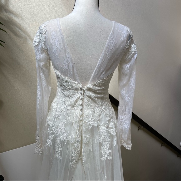 Allure Romance 3057 wedding dress with sleeves and veil size 12 ivory - Picture 14 of 17